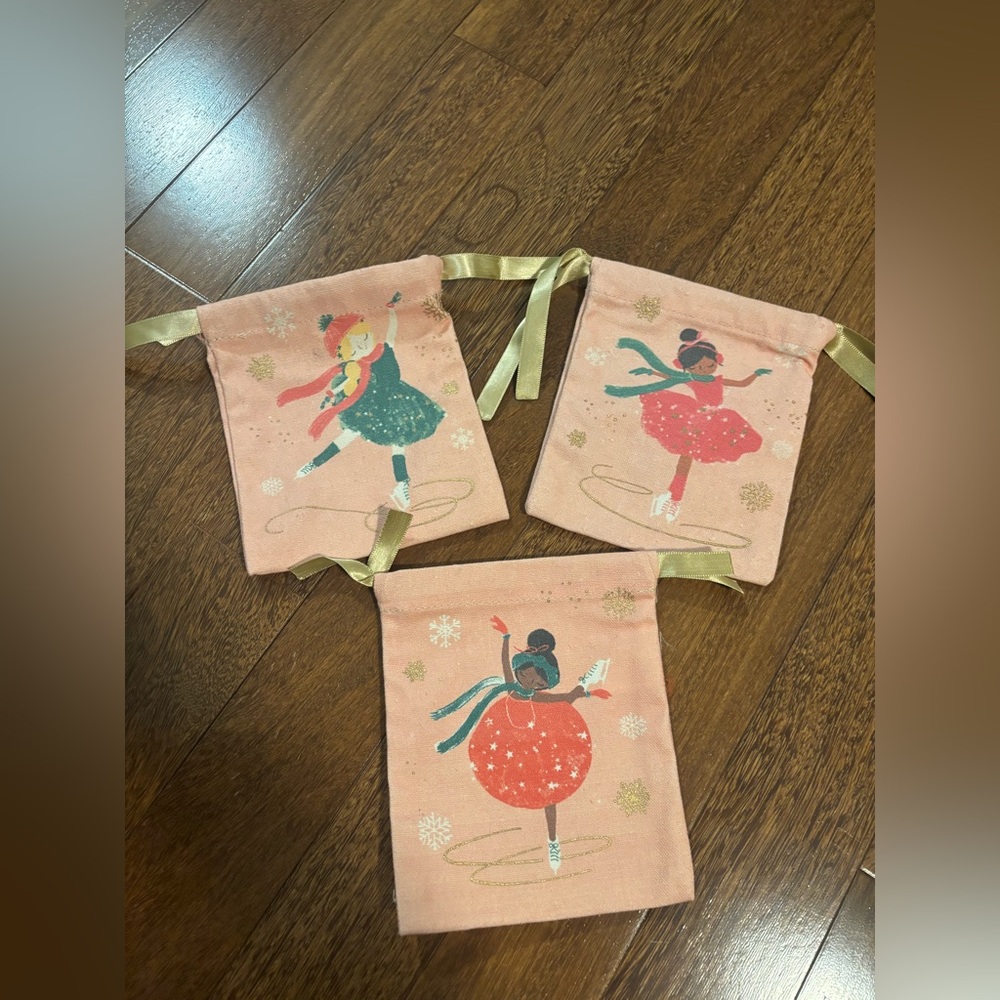 Ice skater Drawstring Pouches